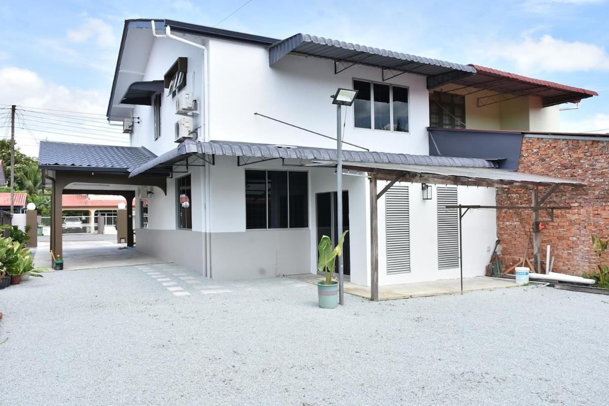 Rain Tree Homestay Bintulu Esterno foto