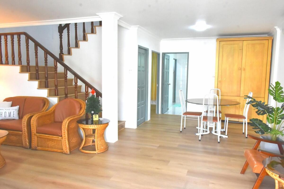 Rain Tree Homestay Bintulu Esterno foto