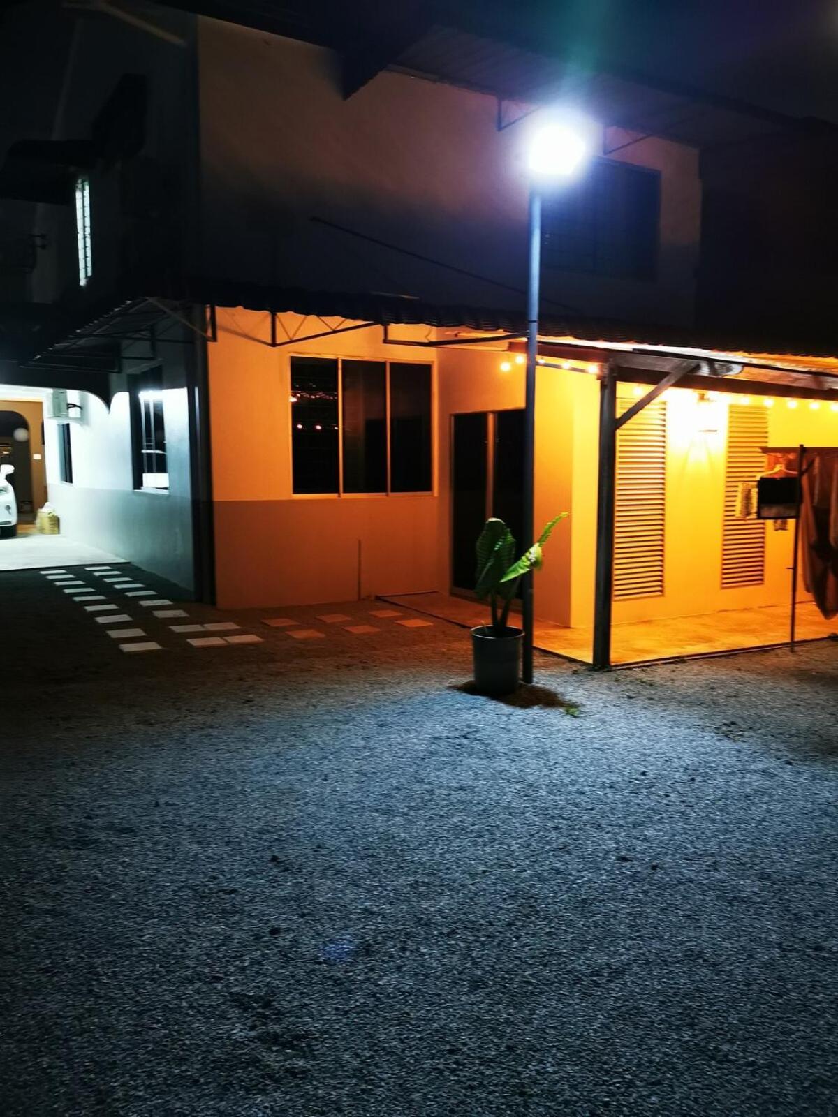 Rain Tree Homestay Bintulu Esterno foto
