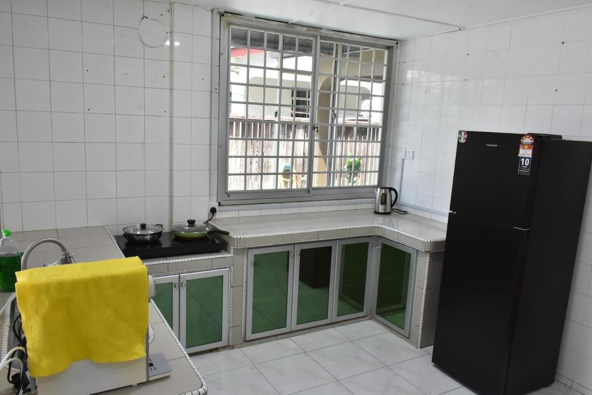 Rain Tree Homestay Bintulu Esterno foto